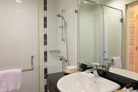 Well maintained serviced 2 bedrooms apartment for rent in Hai Ba Trung, Hanoi