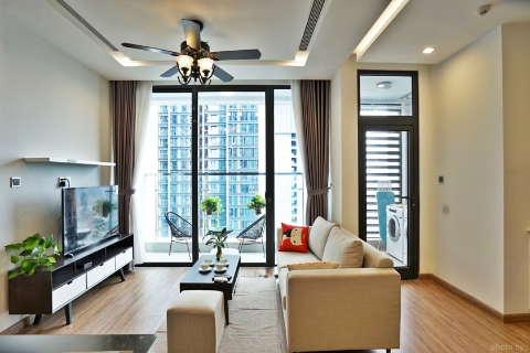 High floor 2 bedroom apartment for rent in Vinhomes Metropolis, Lieu Giai, Ba Dinh