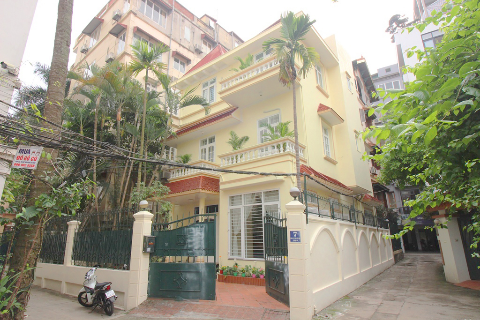 Stunning house for rent in Tay Ho with 5 bedrooms, courtyard, car access