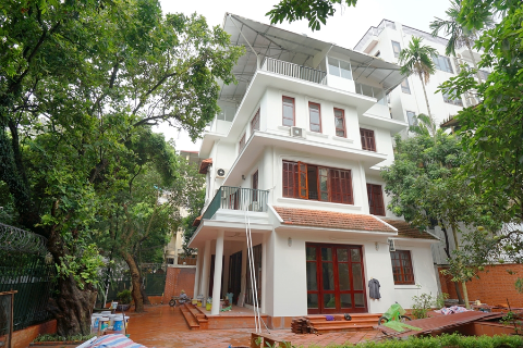 Gorgeous 5 bedroom villa with a spacious garden and swimming pool for rent in Tay Ho center - Westlake