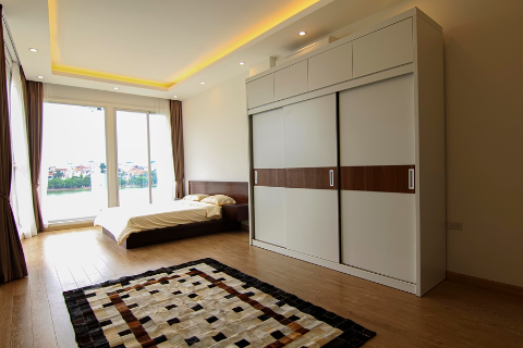 Lake view and spacious 3 bedroom apartment for rent on Quang An street, Tay Ho