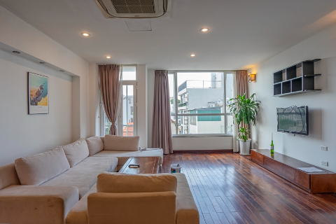 Charming 3 bedroom apartment for rent on Tay Ho street, nearby Somerset West Point Hanoi