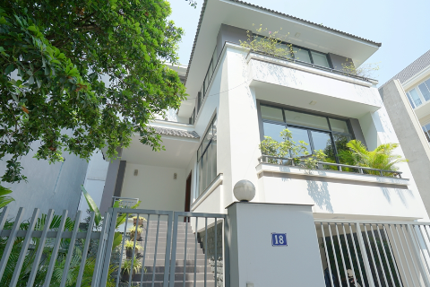 Spectacular 5 bedroom villa for rent in Tay Ho with swimming pool, car access