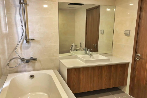 Spacious 3 bedroom apartment for rent in Discovery Complex Building, Cau Giay