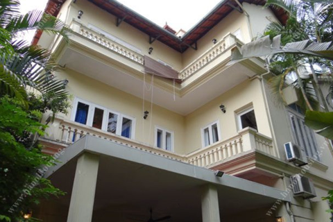 4 bedroom house with a spacious garden for rent in Tu Hoa, Tay Ho, neaby the lake