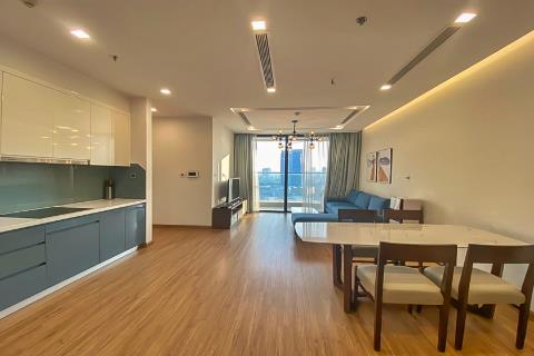 Bright 2 bedroom apartment with open views for rent in Vinhomes Metropolis, Ba Dinh