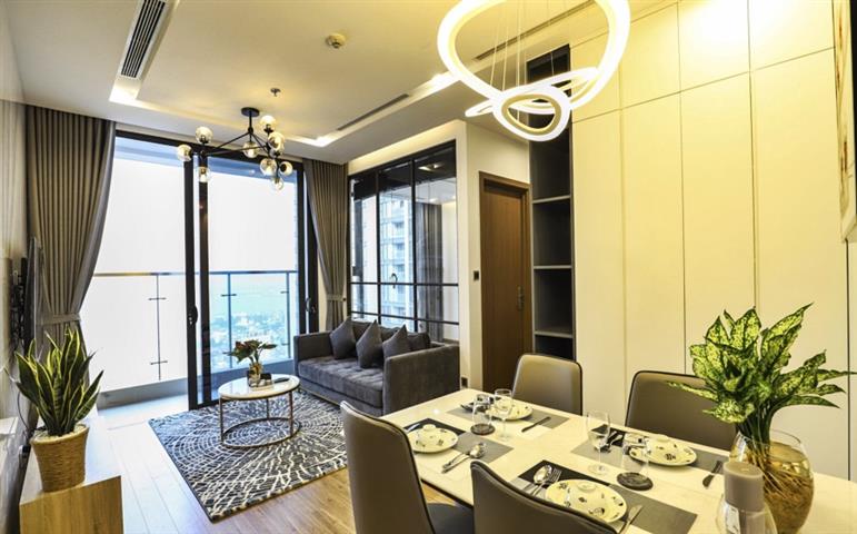 Lake view 2 bedroom apartment on the high floor for rent in Vinhomes Metropolis, Ba Dinh