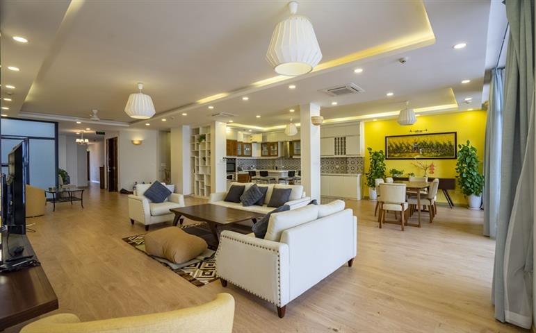 Beautiful & spacious 4 bedroom apartment for rent in To Ngoc Van, Tay Ho