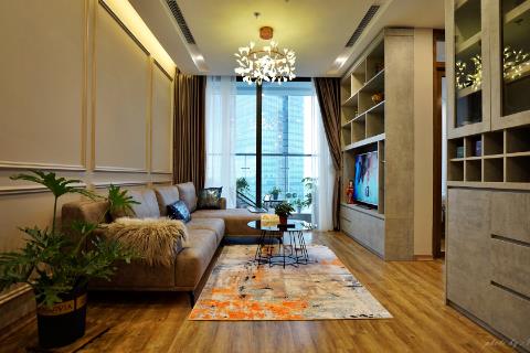 Gorgeous 2-bedroom apartment with modern furnitures to rent in Vinhomes Metropolis 