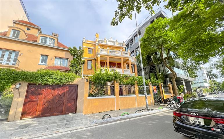 French-style villa for rent on Tu Hoa street, Tay ho, Hanoi