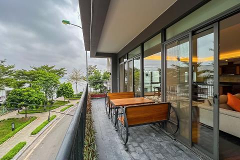 Lake view 4 bedroom apartment with a spacious balcony for rent on Tu Hoa street