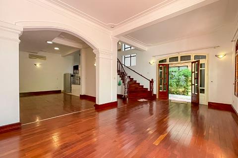 4 bedroom villa with a swimming pool and big garden for rent in Tay Ho, Hanoi