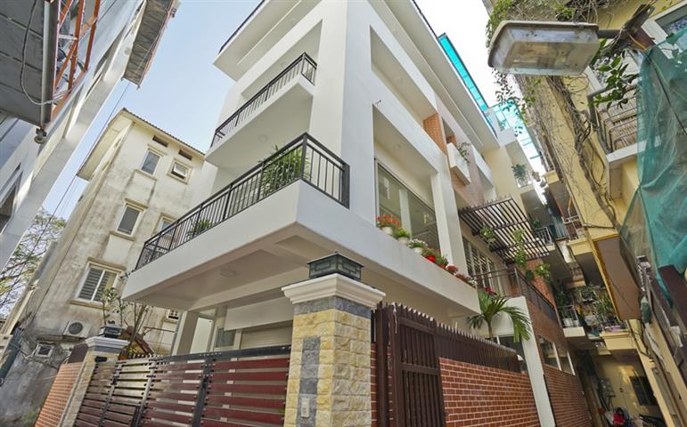 Modern 4 bedroom villa with swimming pool and elevator for rent in Tay Ho