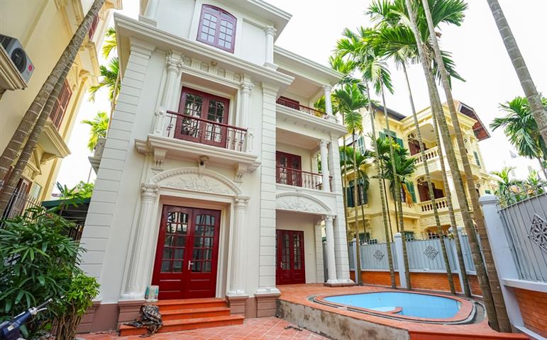 Spectacular 4 bedroom villa with spacious garden for rent on To Ngoc Van street