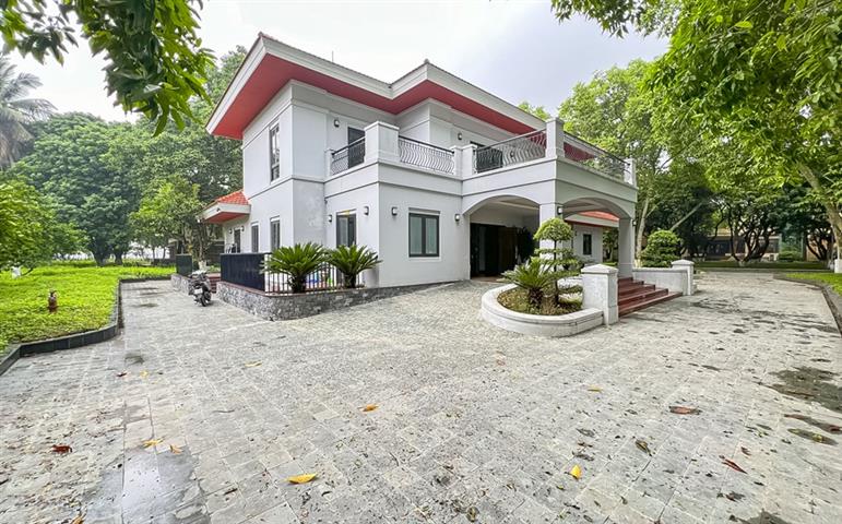 Luxurious modern villa with garden and large balcony for rent in Tay Ho, Hanoi