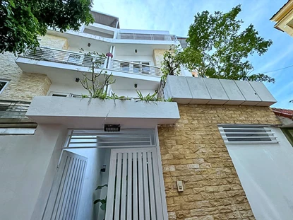 New and bright 4 bedroom house for rent with wooden floor in Tu Hoa street, Tay Ho