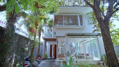 Modern and full of natural light house for rent in Tay Ho with a beautiful garden, car access
