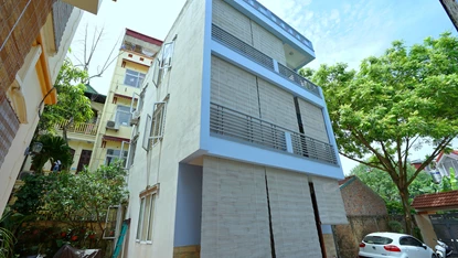 Car access 4 bedroom house for lease now at center of Tay Ho