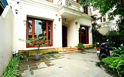 Good quality with big garden 5 bedroom villa for rent at D block, Ciputra