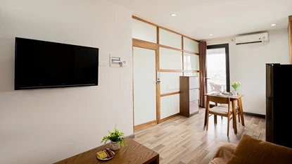 One-Bedroom Apartment with a Balcony and a TREADMILL on Linh Lang St., Ba Dinh