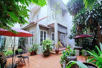 Beautiful 4-bedroom house with big garden for rent on Tu Hoa Str, Tay Ho area