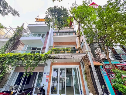 Lake side 4-bedroom house with modern furniture for rent on Tu Hoa Str, Tay Ho area