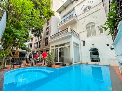 Huge 4-bedroom villa with garden and swimming pool for rent on Dang Thai Mai Street, Tay Ho area