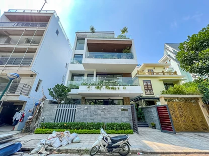 Stylish and spacious 6-bedroom villa with modern furniture for rent on Dang Thai Mai Street, Tay Ho area