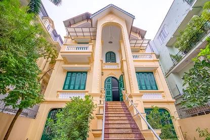 Unfurnished 4-bedroom house with swimming pool for rent on Au Co Str, Tay Ho area
