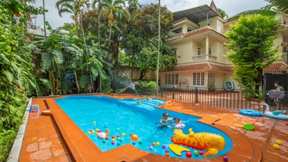 Swimming pool and spacious 4 bedroom villa for rent now in center of Tay Ho