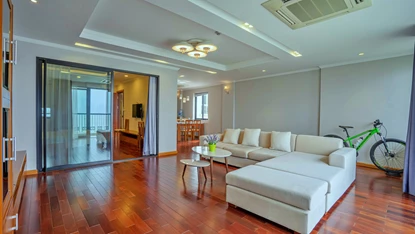 Spacious LAKE VIEW 02-bedroom Apartment with a Private Gym on Xuan Dieu St., Tay Ho
