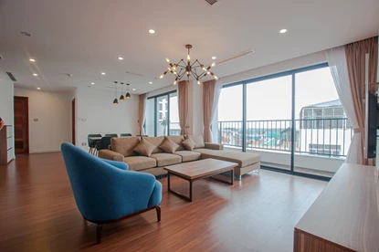 For rent a beautiful 4 bedroom apartment in Tay Ho str, Tay Ho district