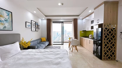 Chic and Cozy Studio with City view on Tran Duy Hung St., Cau Giay