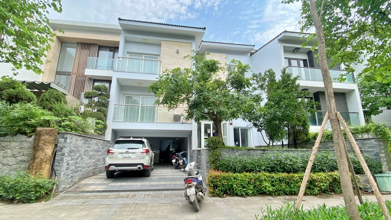 Must See ! Elegant and modern 5 bedroom house for rent in Ciputra, Tay Ho