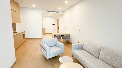 Modern serviced one-bedroom apartment on Duong Lang St., Dong Da