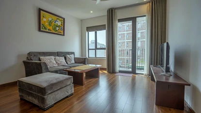 Wooden floor 2 bedroom apartment for rent in Dang Thai Mai, Tay Ho