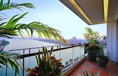 Spacious 4-bedroom apartment with stunning lake view for rent in on Xuan Dieu Street, Tay Ho