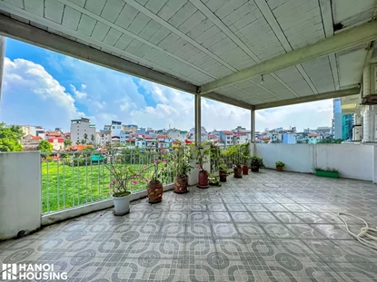 Lake view 4 bedroom apartment with a large balcony for rent on Xuan Dieu street, Tay Ho