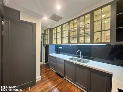 Modern and quiet 2 bedroom apartment for rent in center of Hoan Kiem