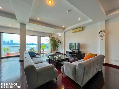 LAKE VIEW, modern apartment with 3 bedrooms and large balcony for rent in Xuan Dieu