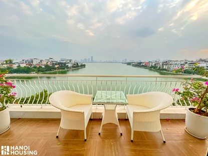 4 bedroom apartment with lake view, classic furniture for rent on Xuan Dieu street