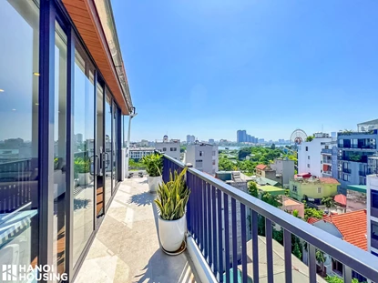 Trinh Cong Son通りには最上階広々としたバルコニー付きレイクビュー2ベッドルームアパートメント賃貸