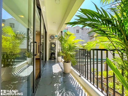 広々とした3ベッドルームアパートメント、バルコニー付き（Trinh Cong Son通り）