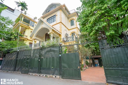 Charming house with garden and swimming pool in Xom Chua