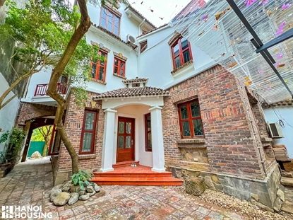 Newly renovated villa located in a quiet area, large garden and swimming pool for rent on Xuan Dieu street