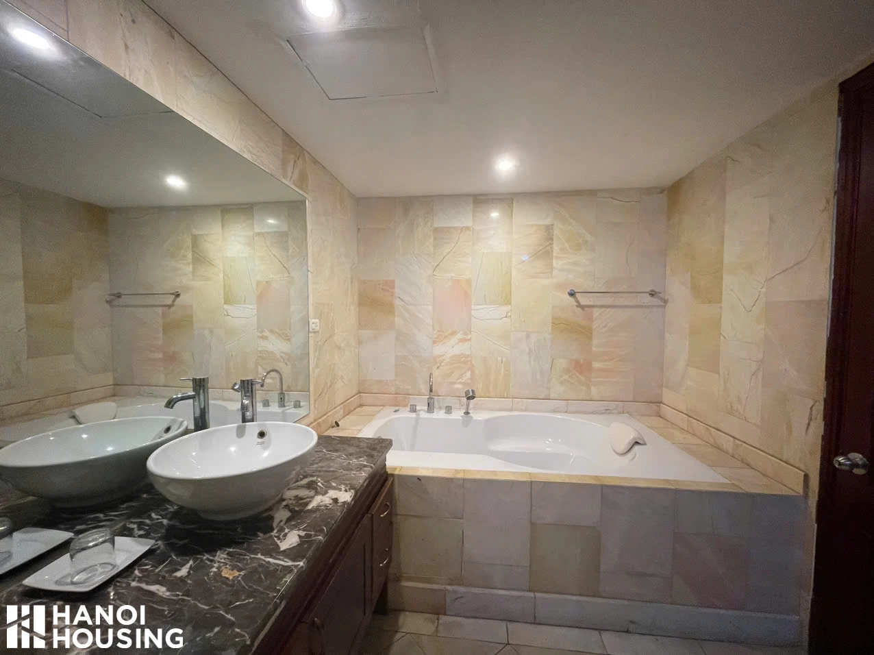  Modern 2-Bedroom Apartment for rent on Bui Thi Xuan, Hai Ba Trung, Hanoi, Vietnam