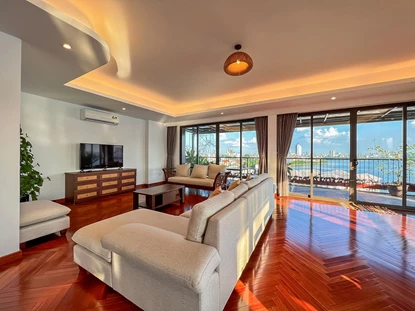 Lake view 3 bedroom apartment with a spacious balcony for rent on Tu Hoa street