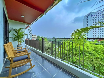 Beautiful scenery with lake view 4-bedroom apartment for rent on Xuan Dieu Street.