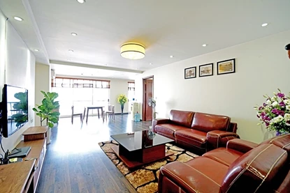 広々としてモダンな2ベッドルームのアパートがハノイのハイバーチュンハノイのハイバーチュン区で賃貸中です。