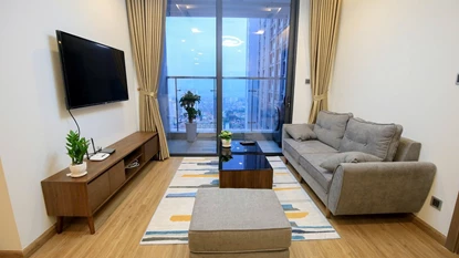 High floor and nice 2 bedroom apartment for rent in Vinhome Metropolis